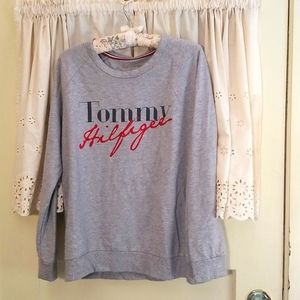 Large Tommy Hilfiger grey sweatshirt